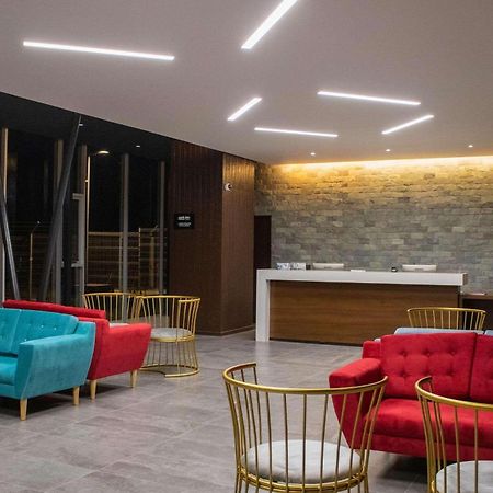 Park Inn By Radisson Los Olivos De וינאר מראה חיצוני תמונה