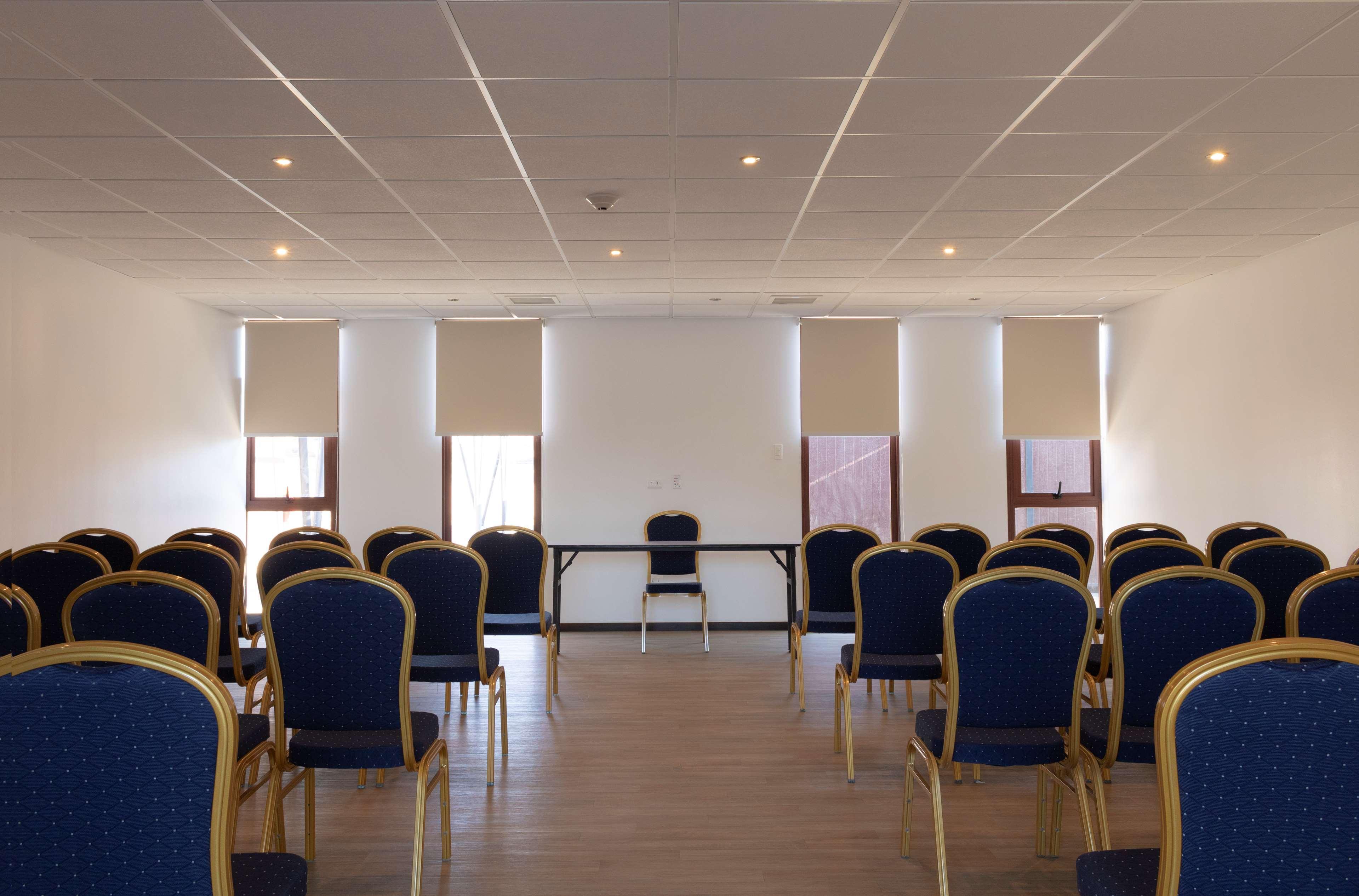 Park Inn By Radisson Los Olivos De וינאר מראה חיצוני תמונה