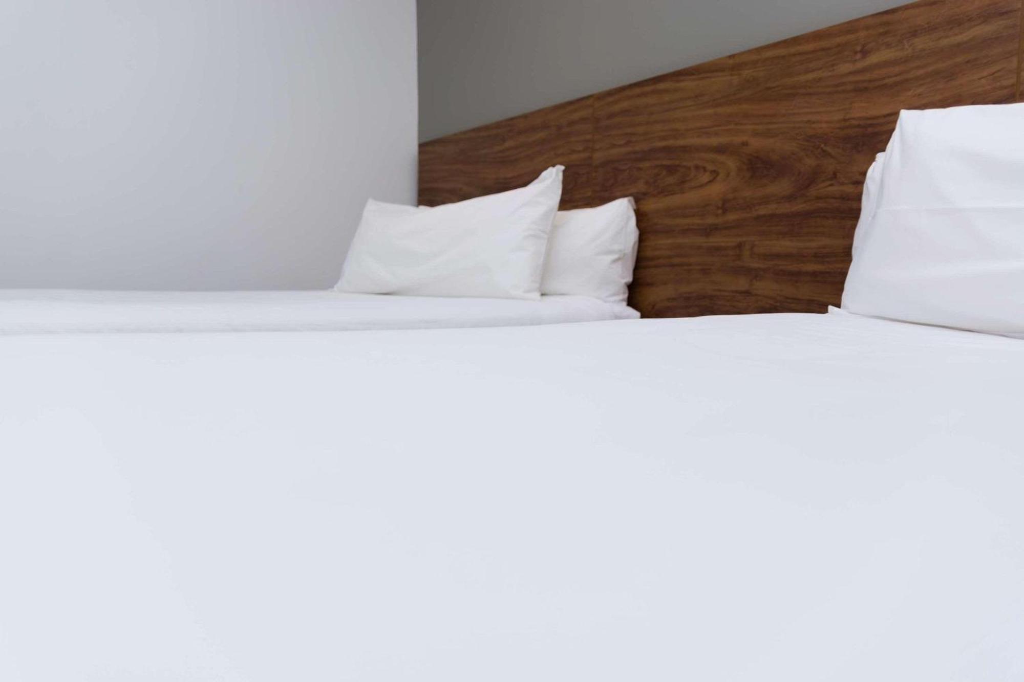 Park Inn By Radisson Los Olivos De וינאר מראה חיצוני תמונה