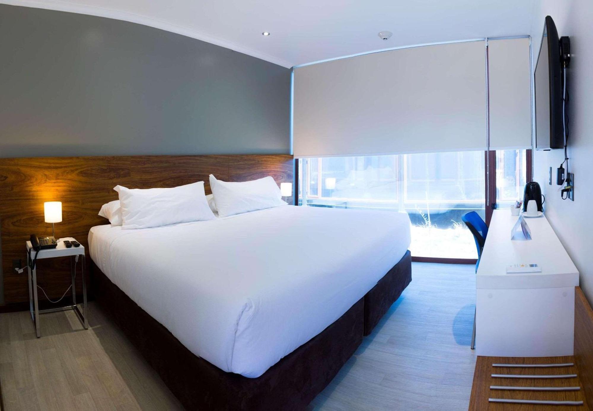 Park Inn By Radisson Los Olivos De וינאר מראה חיצוני תמונה