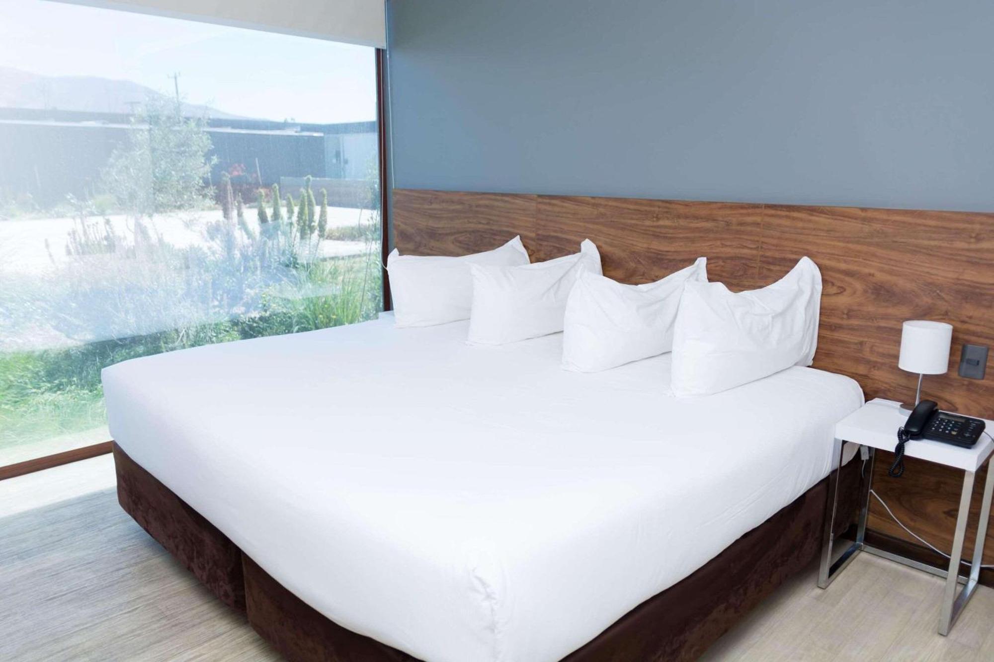 Park Inn By Radisson Los Olivos De וינאר מראה חיצוני תמונה