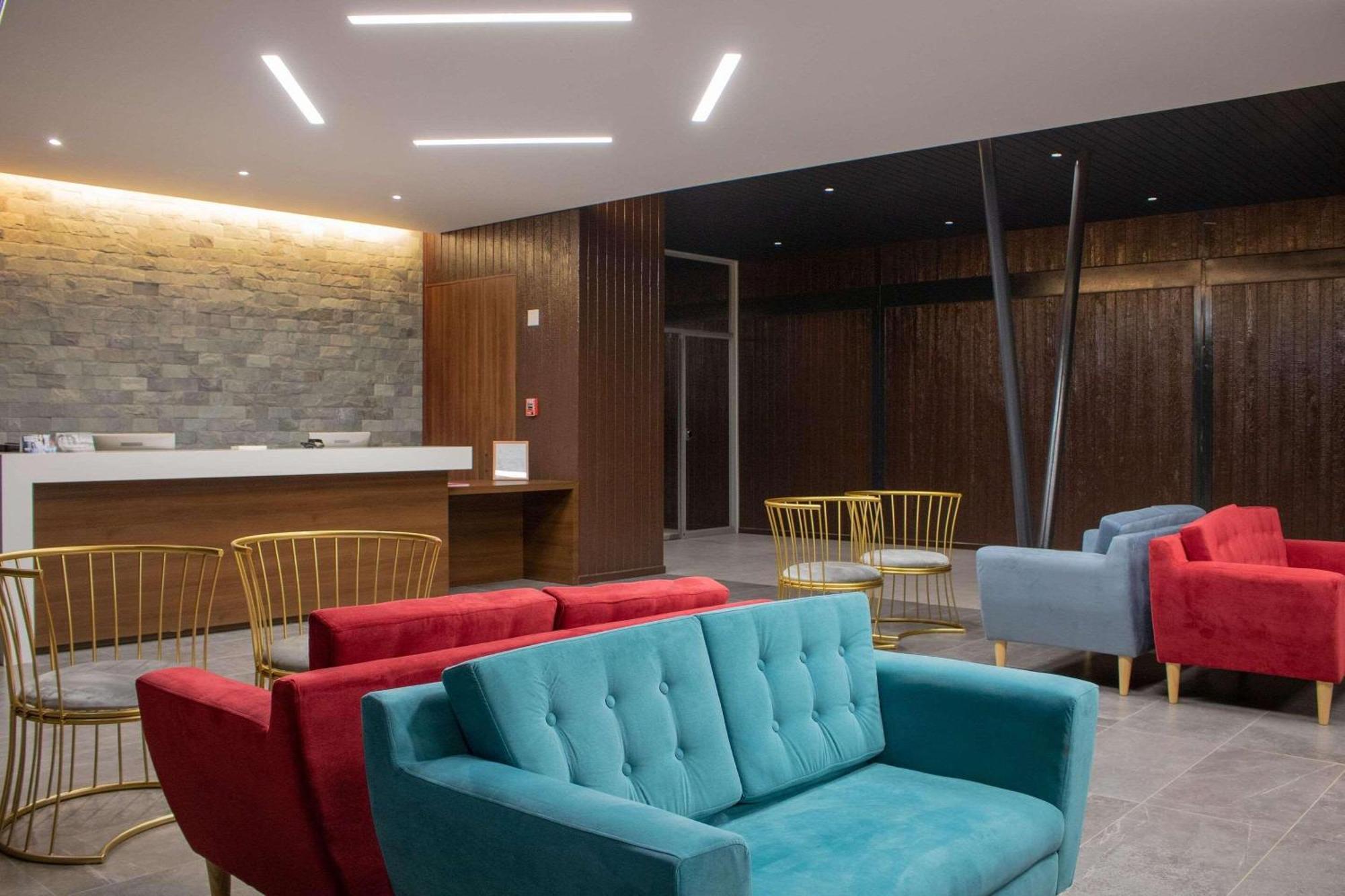 Park Inn By Radisson Los Olivos De וינאר מראה חיצוני תמונה